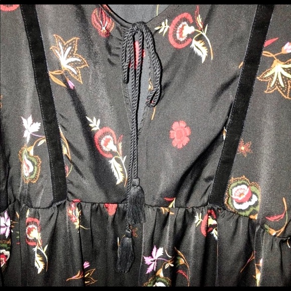 Old Navy Peasant Floral Blouse - Picture 3 of 6
